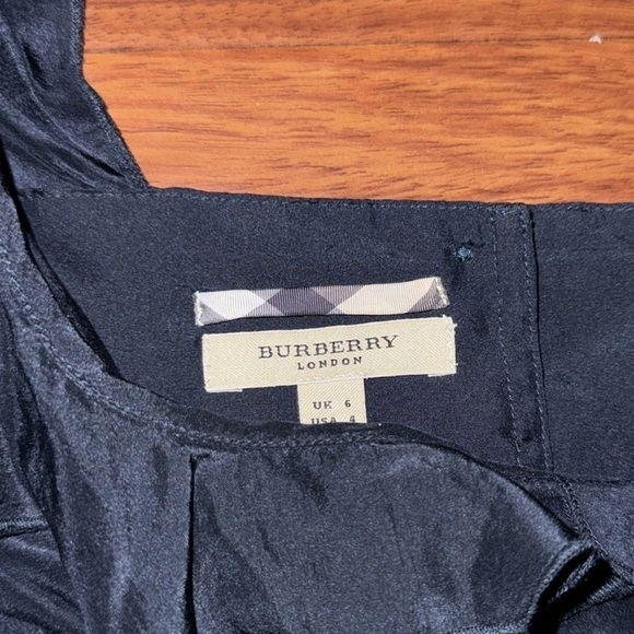Burberry London Silk Ruffle Blouse Sleeveless Top in Navy Blue US 4 - Picture 2 of 10